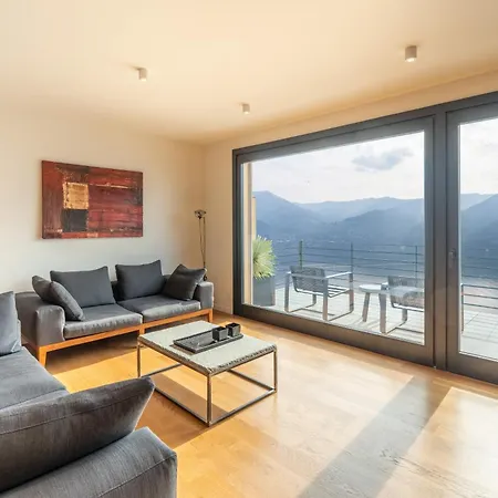 View 3br Regina 35 * Carate Urio