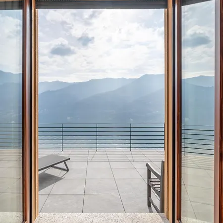 View 3br Regina 35 Carate Urio