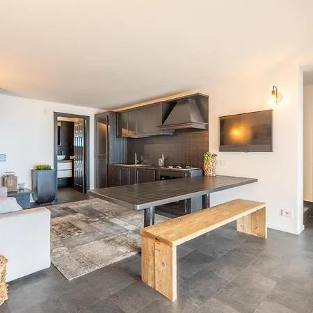 View 3br Regina 35 Villa